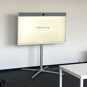 Tisch  seitlich Screen.JPG